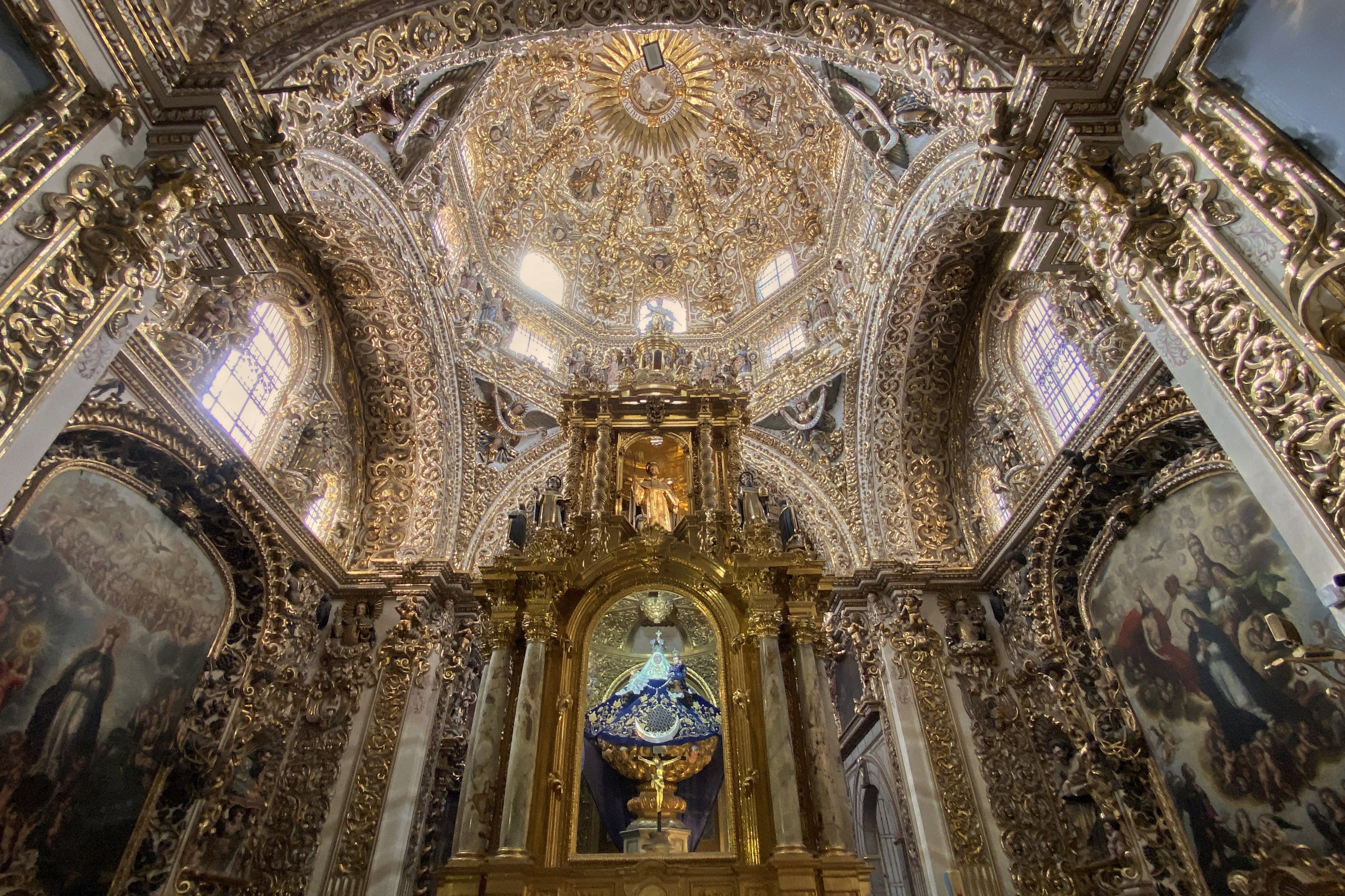 Intérieur d'église à Puebla